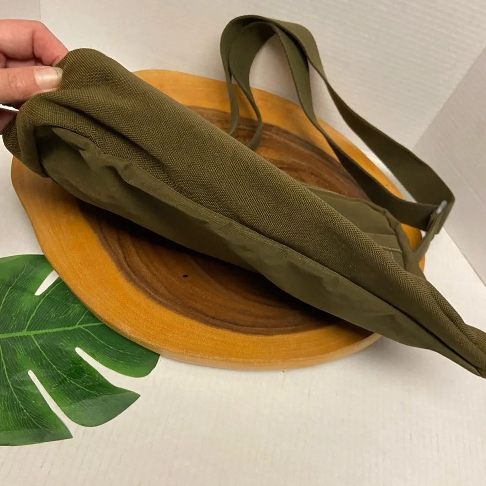 - Hedgren Camo Green Messenger Satchel Unisex Outdoor Bag